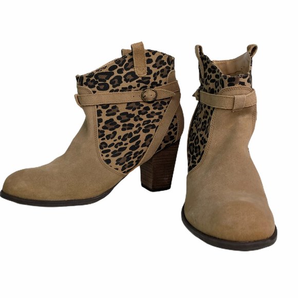 American Eagle Outfitters Shoes - AEO Stacked Heel Tan & Leopard Print Booties Sz11